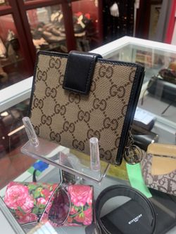 Pre-Loved Wallets And Accessories