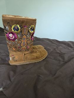 UGG Booths Size 6 Youth