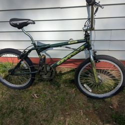 1998 GT Dyno compe BMX Freestyle 20" . All original parts. "RARE GRREN an LIME"