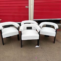Beautiful black chairs 4