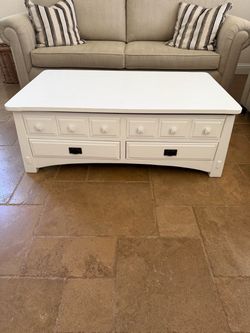 Lift top coffee storage table