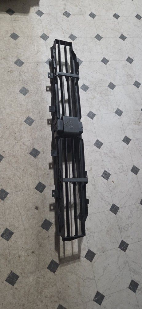 2017-2020 BMW 5 SERIES FRONT LOWER AIR SHUTTER GRILLE