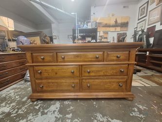 Beautiful (7) Drawer Dresser