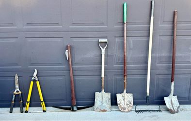 Garden tool lot
