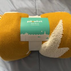 Pillowfort Plush Blanket.  