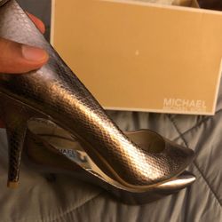 Michael kors Gunmetal embossed leather pumps