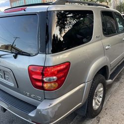 2004 Toyota Sequoia