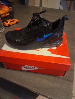 NIKE AIR MAX 270
