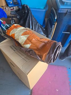 Inflatable camping mattress/bed