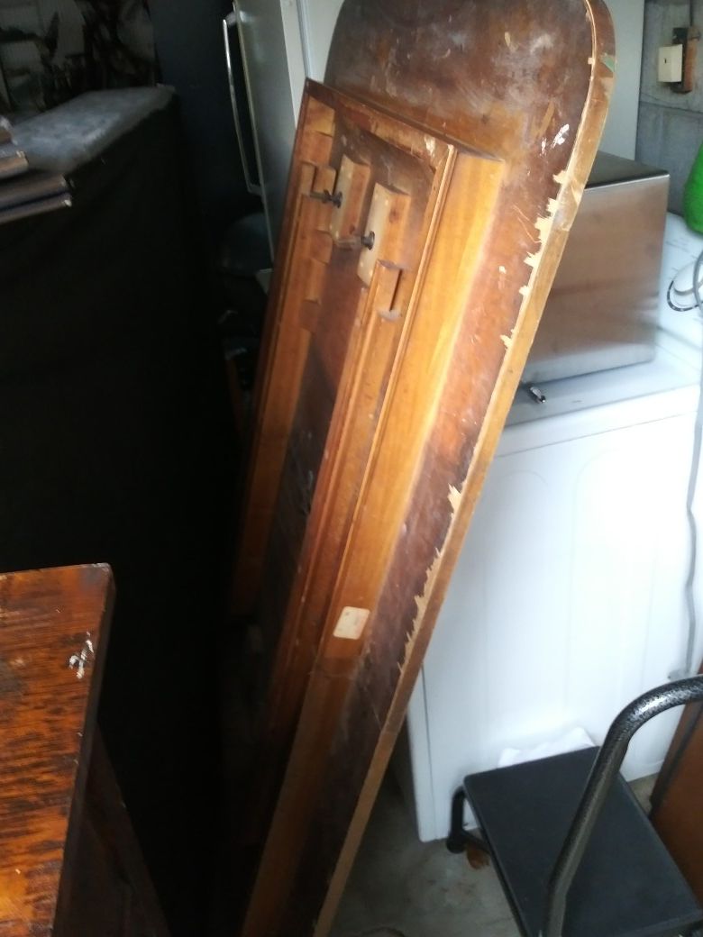 Nice antique furniture table with 4 chairs