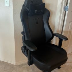 Secret Lab Titan Game Chair 