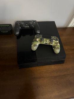 PlayStation 4 pro  Includes two controllers