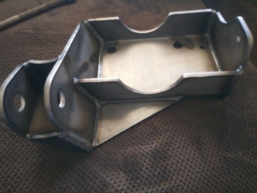 20002004 Ford Super Duty Spring Perch, Track Bar and Sway Bar Mount