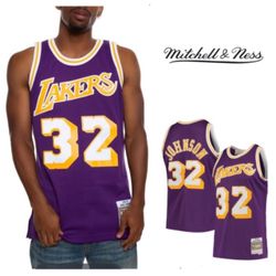 LA Lakers Magic Johnson Mitchell & Ness 84/85 Hardwood Classics Swingman Jersey