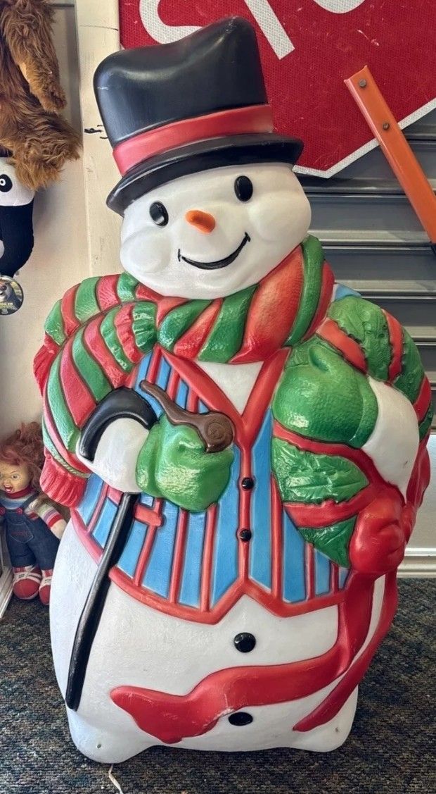 SANTA BEST, FROSTY THE SNOWMAN with CANE and CARROT NOSE, LIGHTED CHRISTMAS BLOW MOLD, MEASURES 43" HEIGHT, CARROT NOSE IS BRAND NEW, GREAT CONDITION.