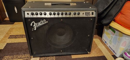 2 vintage guitar amplifiers