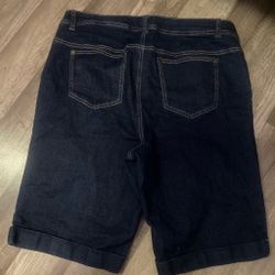 woman Jean shorts size: 14