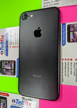 iPhone 7. 32GB. Factory unlocked 🔓 Like new condition 🎁 With warranty 🧾