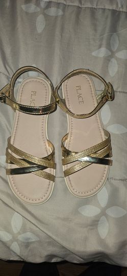 Almoat new Sandals size 3