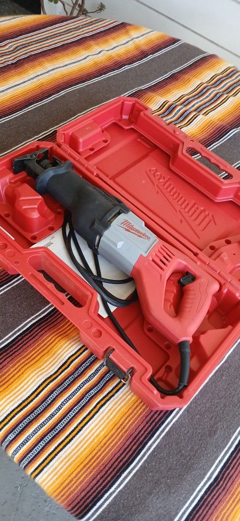 Milwaukee Electric 12amp Saw Zall And Hard Case
