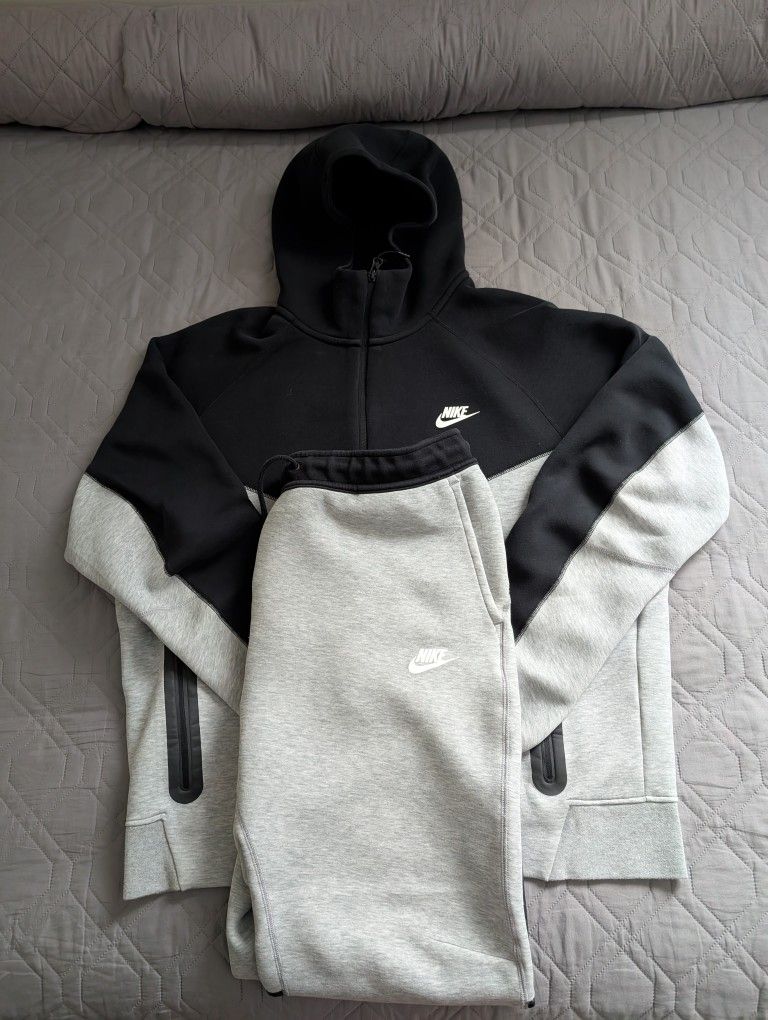 Nike Tech Fleece Hoodie And Joggers XL