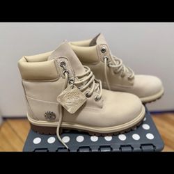 Timberland Waterproof Kids Boots Size 5 Cream