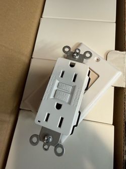 15 AMP 125V  Self Test GFCI Receptacle White, Package of 12