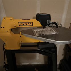 DeWalt DW788 20" Scroll Saw with Stand 
