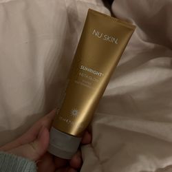NU SKIN sunright self tanner