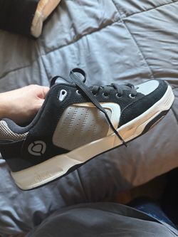 Circa Low-Top Skate Sneakers Black Gray