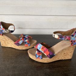 Toms Womens 8 Wedge Sandals Floral Platform Ankle Strap Peep Toe Shoes Cottage