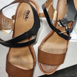 Free**Women's Wedges size 7.5
