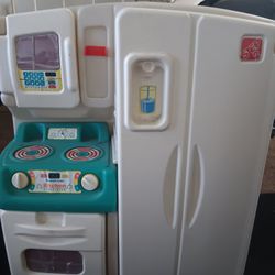 2 STEP Play Kitchen.