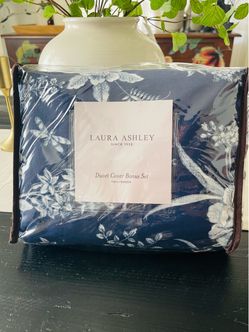 Laura ashley blue 7 piece duvet set-full/queen