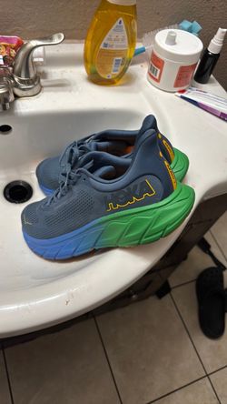 Hoka Arahi 7