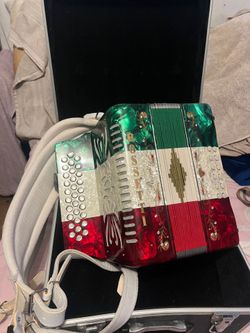 Rossetti button accordion 33 buttons 21 treble 12 bass red/white/green/black case