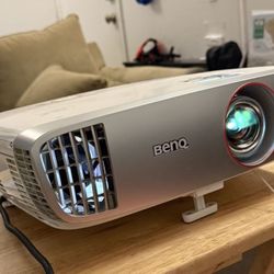 BenQ HT2150ST 1080p (3D Capable) Gaming Home Theater Projector & 100 in 16:9 Motorized Screen
