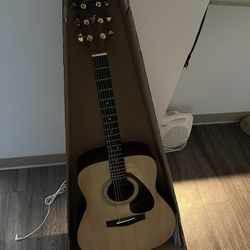 Yamaha 335 Acoustic Guitar