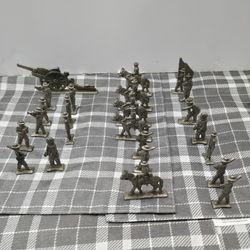 Vintage Lot Of Cast Metal / Lead Figures- Cannons, Soldiers