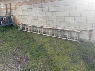 32’ Werner With Locks And Hooks