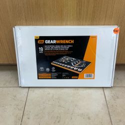 GEAR WRENCH GWMSSRWSAE SAE REVERSIBLE DOUBLE-BOX HALF MOON & S-SHAPE, AND CROWFOOT RATCHETING WRENCH SET IN FOAM STORAGE TRAY.