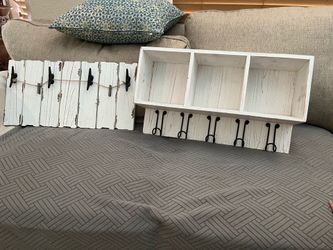 Wall decor hanging hose/cube shelf