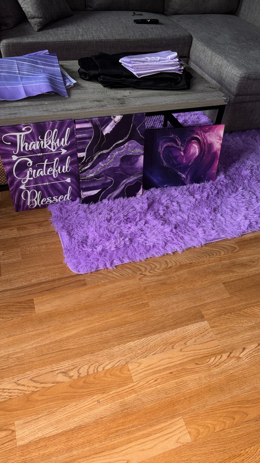 Curtains,Pictures And Pillowcases