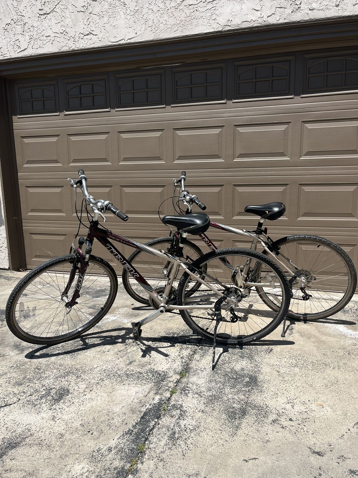 2 Trek  Bikes Multitrack 