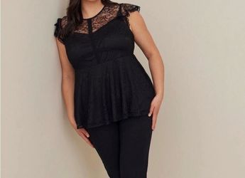 Torrid, Women’s Plus Peplum Lace Ruffle Sleeve Blouse, SIze 1, Used Twice, Great Condition