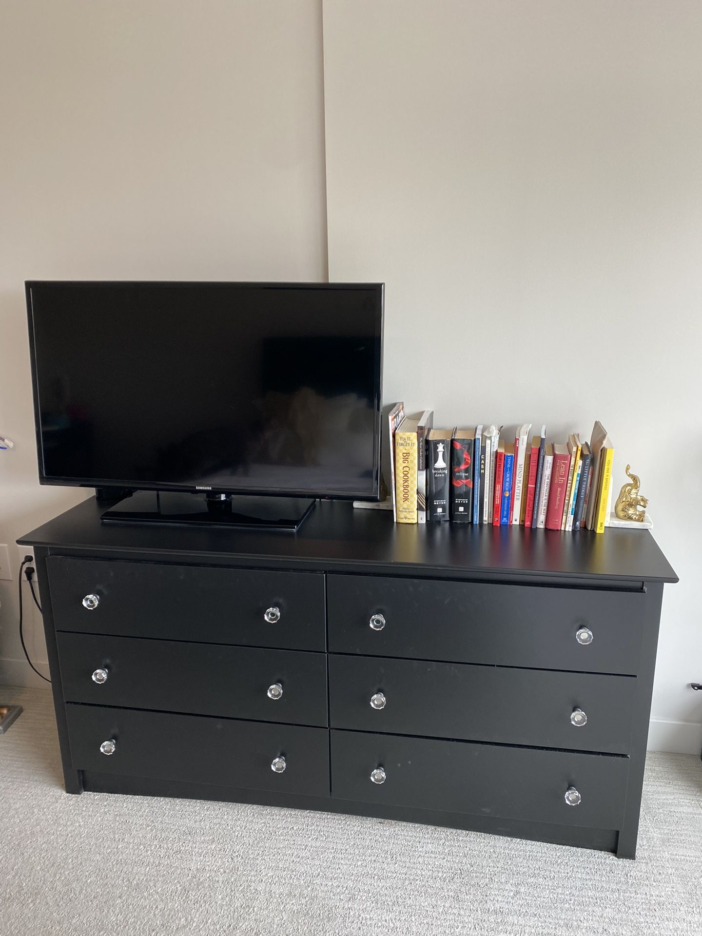 Black Dresser With Crystal Knobs 