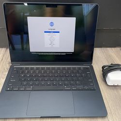2022 Apple MacBook Air 13.6” M2 8C GPU 3.5GHz 8GB/256GB SSD A2681 W/Charger