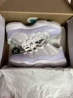 WMNS AIR JORDAN 11 RETRO LOW WHITE/PURE VIOLET