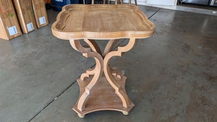 New‼️ Solo 25" Tall x 19" Wide Decorative Rustic Table