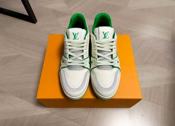 Louis Vuitton trainer in white and green color